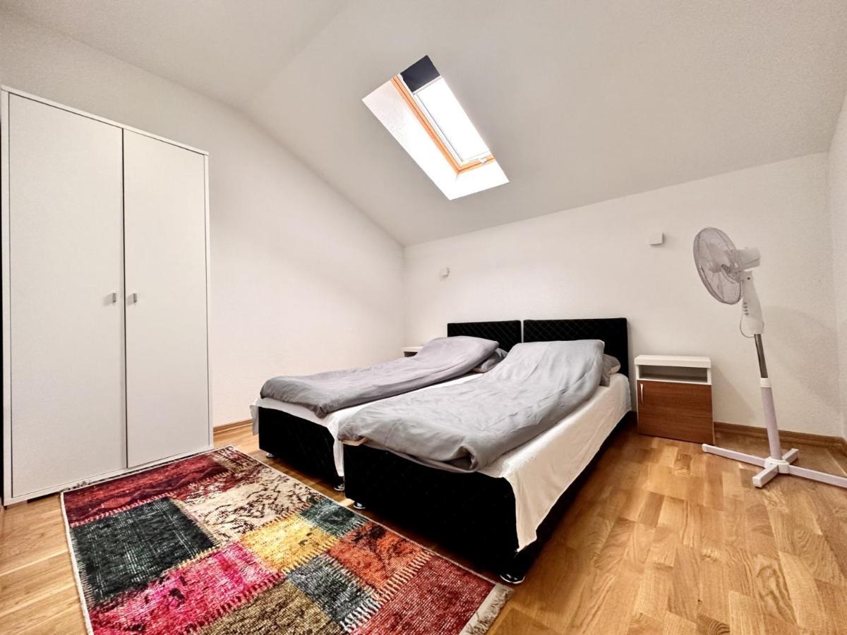 Max Apartment *