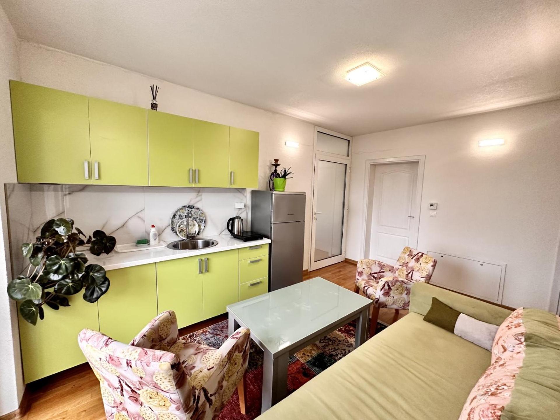 Apartment Max